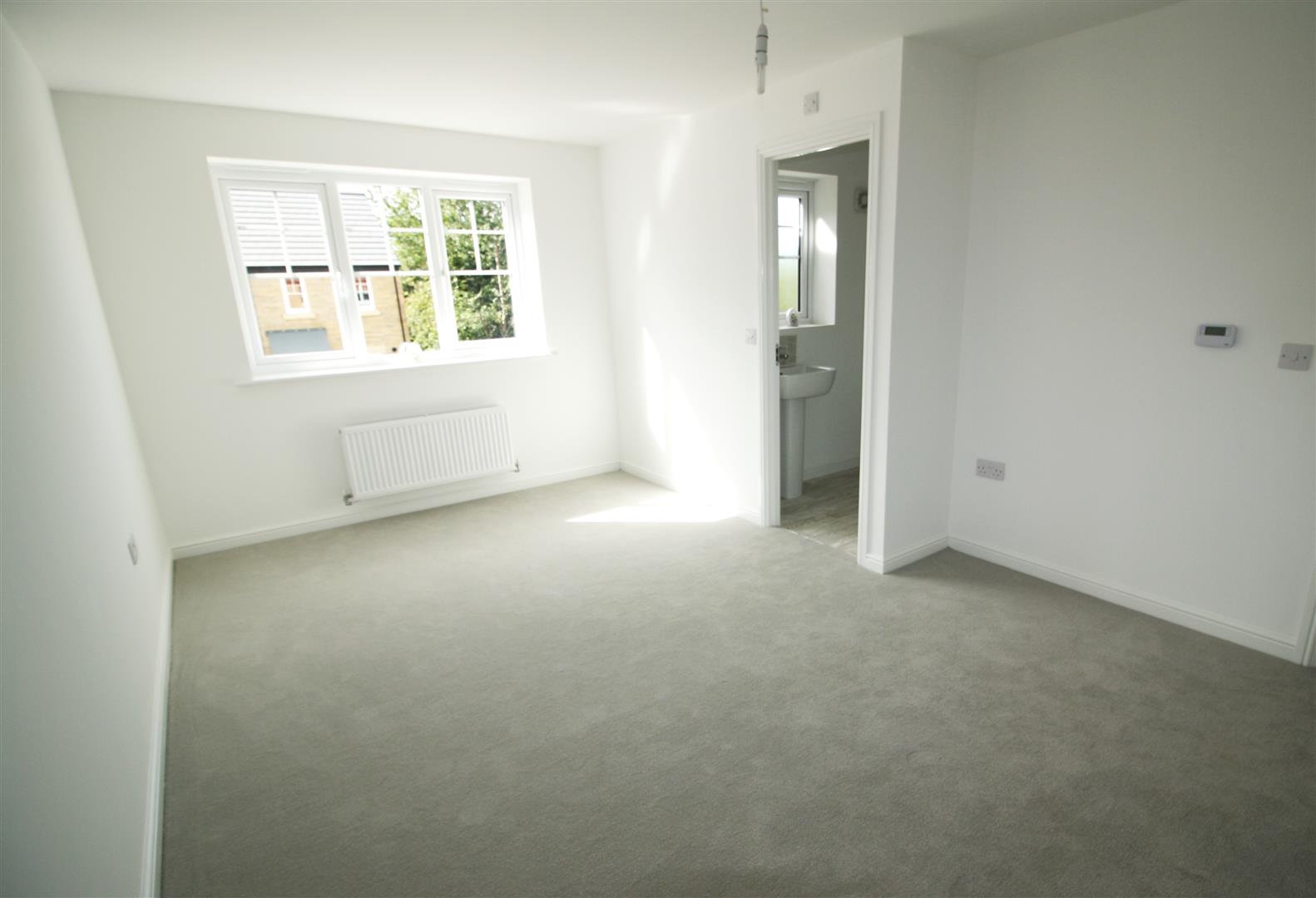 8 Laund Gardens, Lancaster, LA2 0LE